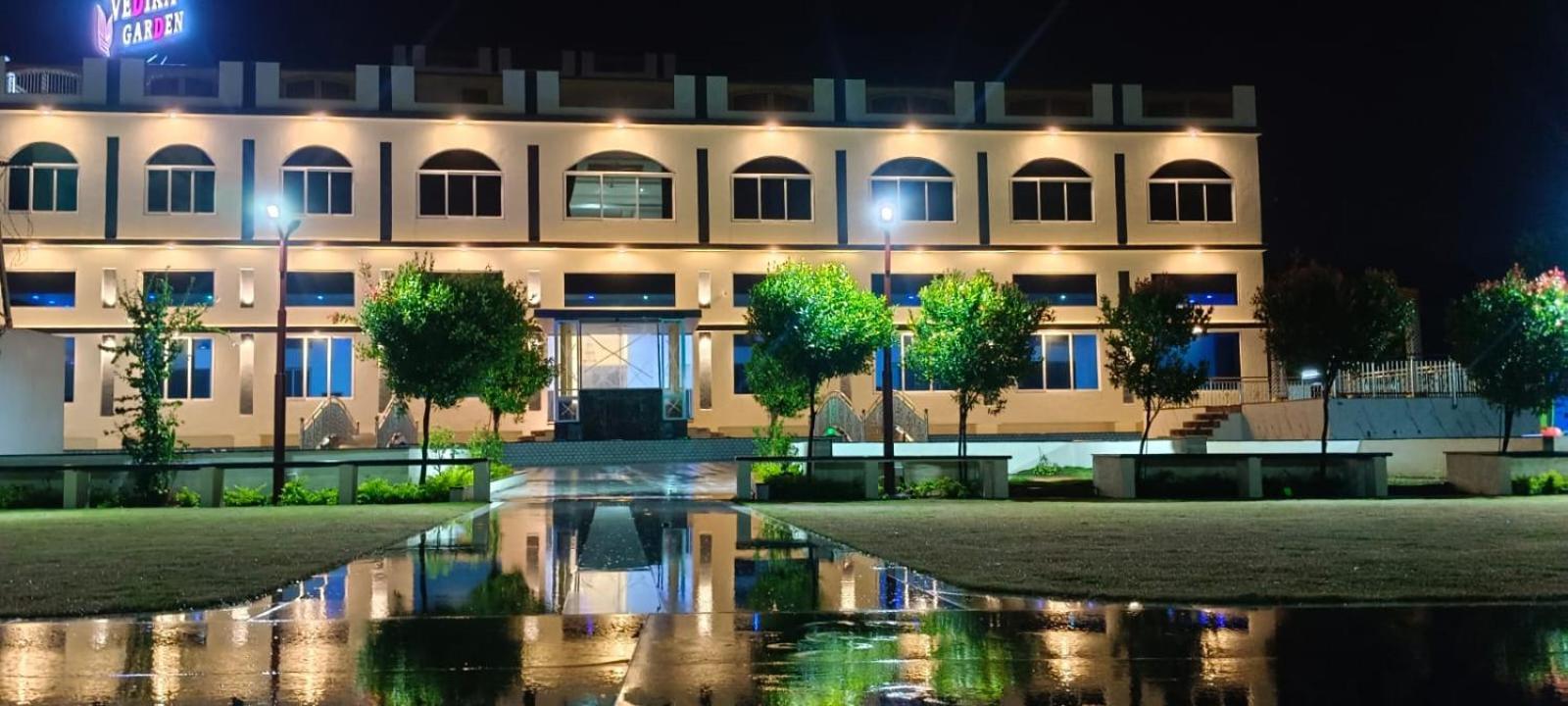 Отель Vedika Garden Лонавала Экстерьер фото